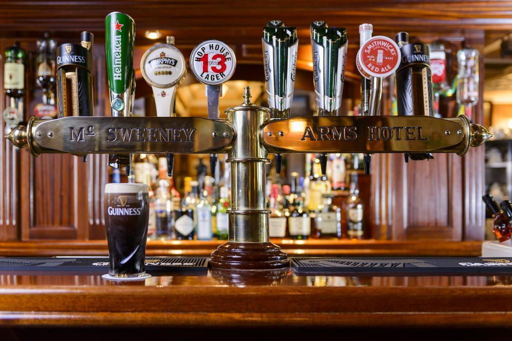 Mcsweeney Arms Hotel Killarney Dış mekan fotoğraf