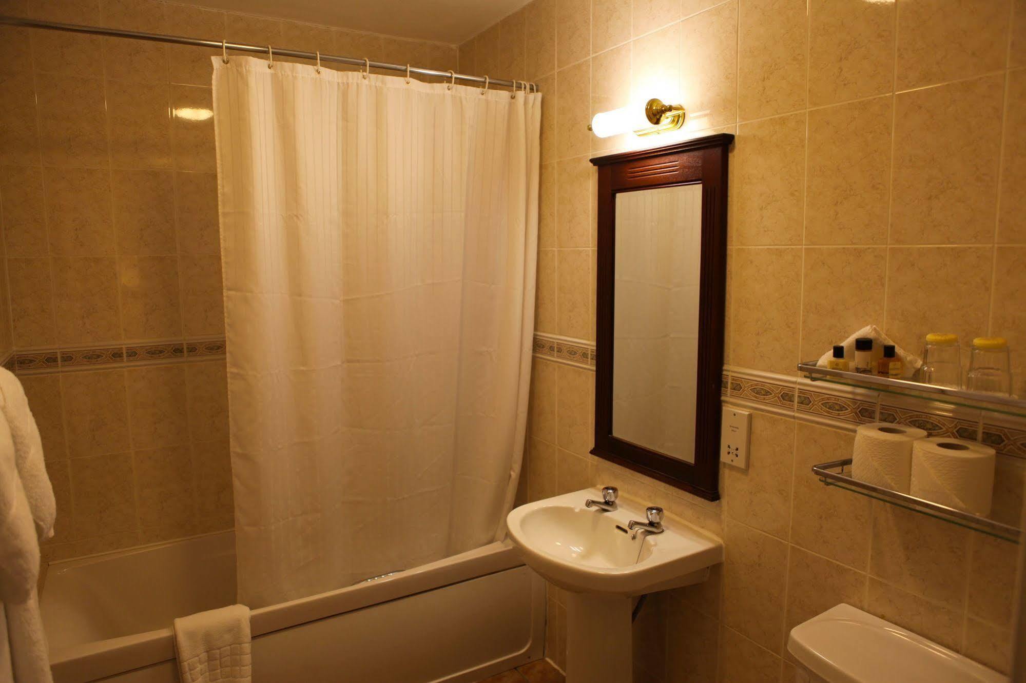 Mcsweeney Arms Hotel Killarney Dış mekan fotoğraf