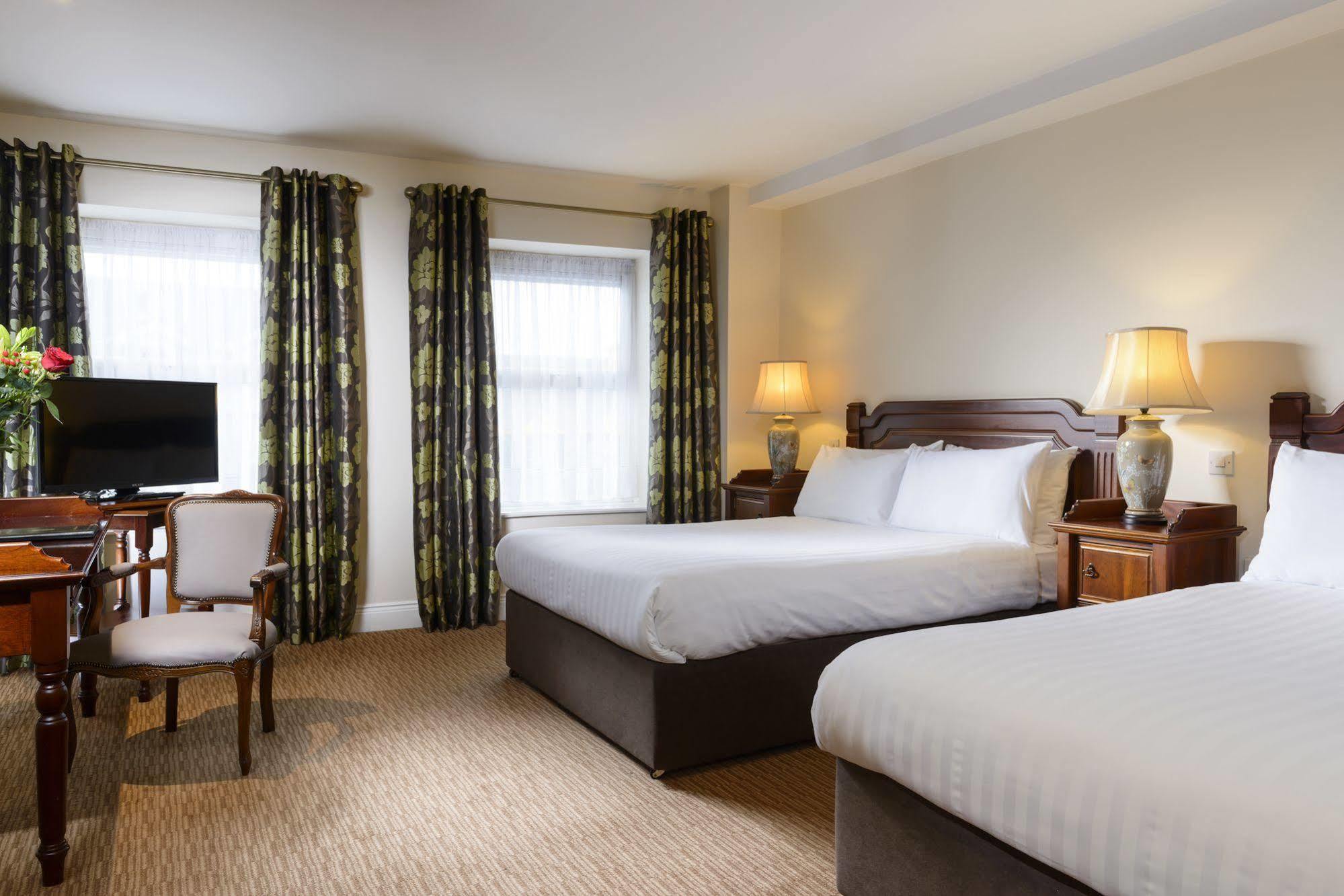 Mcsweeney Arms Hotel Killarney Dış mekan fotoğraf